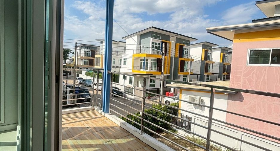 À vendre 3 chambres maison de ville à Phutthamonthon, Nakhon Pathom