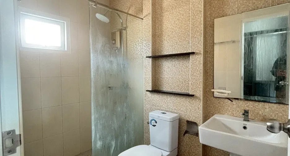 À vendre 3 chambres maison de ville à Phutthamonthon, Nakhon Pathom
