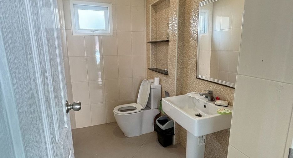 À vendre 3 chambres maison de ville à Phutthamonthon, Nakhon Pathom