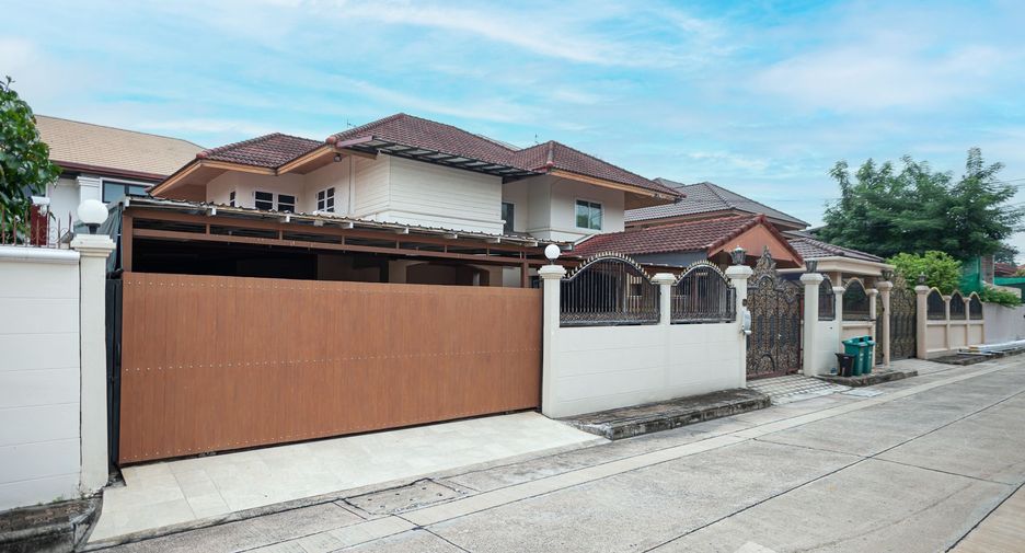 For sale 3 ベッドルーム house in Watthana, Bangkok