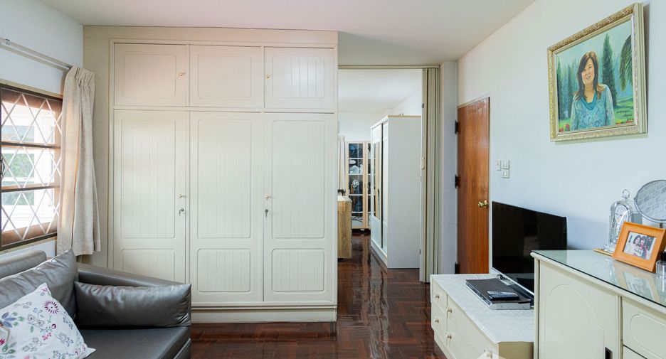 For sale 3 ベッドルーム house in Watthana, Bangkok