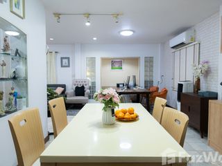 For sale 3 ベッドルーム house in Watthana, Bangkok