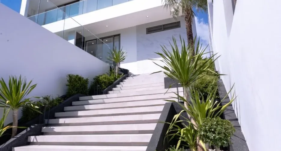 For sale and for rent 6 bedrooms villa in Kathu, Phuket
