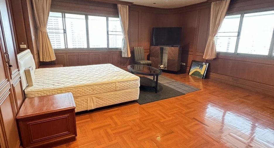 For sale and for rent 4 bedrooms condo in Watthana, Bangkok