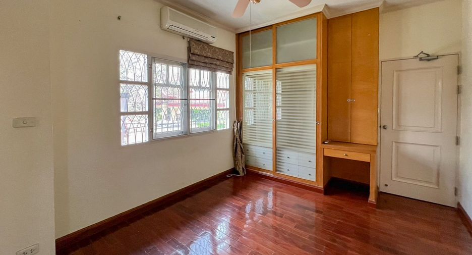 For sale 5 bedrooms house in Bang Phli, Samut Prakan