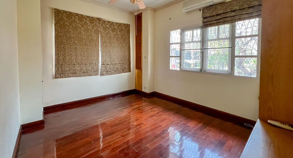 For sale 5 bedrooms house in Bang Phli, Samut Prakan