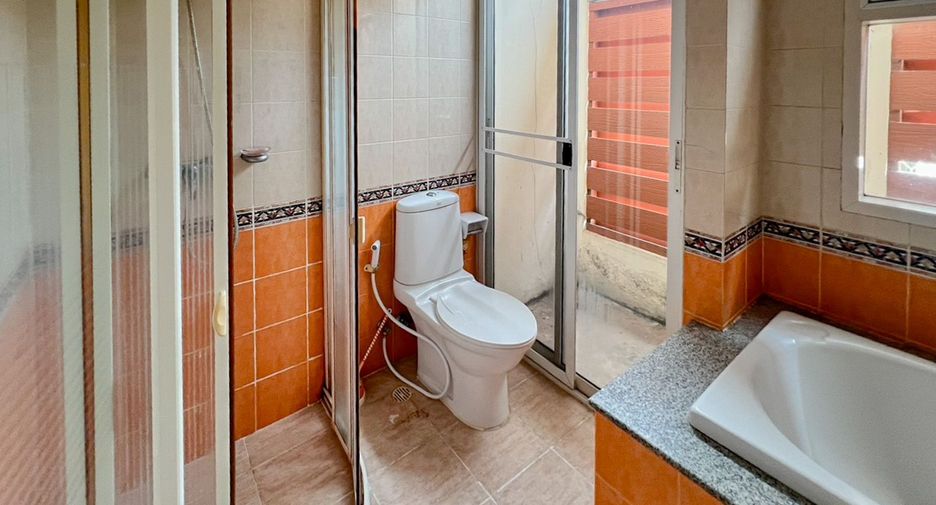 For sale 5 bedrooms house in Bang Phli, Samut Prakan