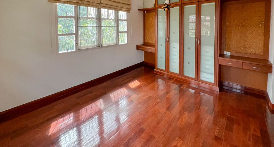 For sale 5 bedrooms house in Bang Phli, Samut Prakan