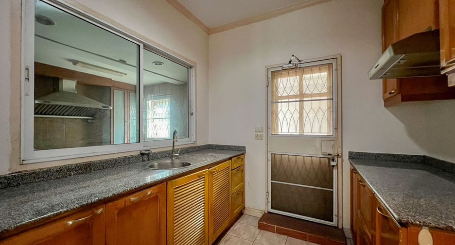 Casa en venta de 5 habitaciones en Bang Phli, Samut Prakan