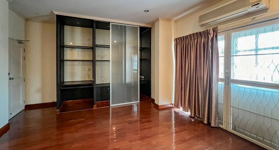 For sale 5 bedrooms house in Bang Phli, Samut Prakan