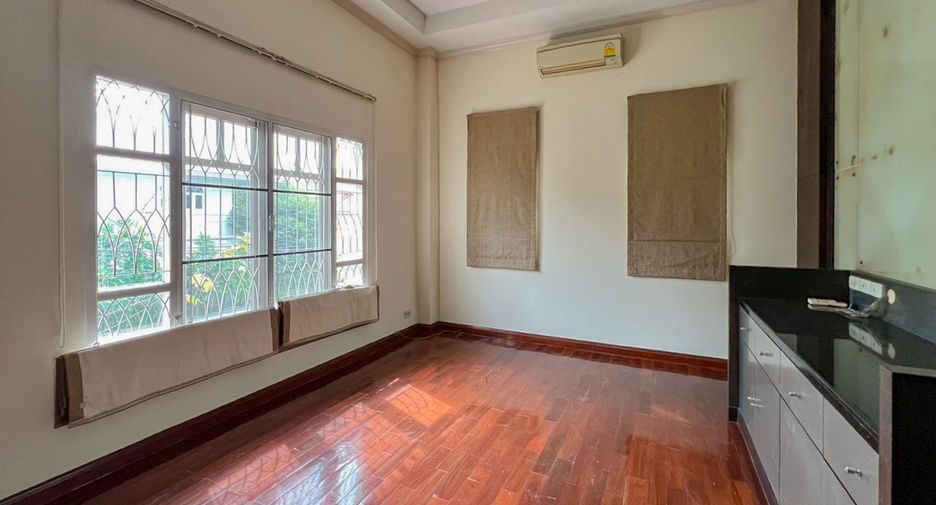 Casa en venta de 5 habitaciones en Bang Phli, Samut Prakan
