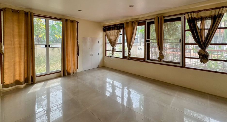 For sale 5 bedrooms house in Bang Phli, Samut Prakan