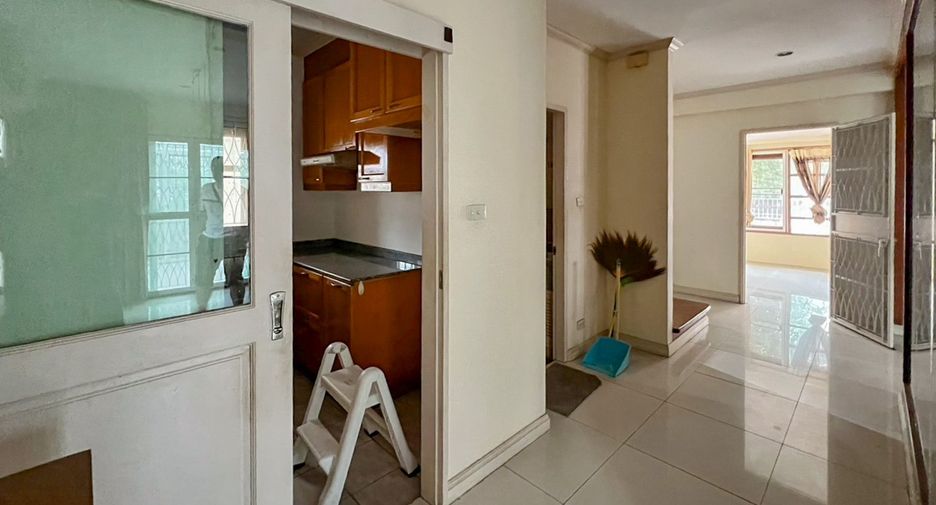 For sale 5 bedrooms house in Bang Phli, Samut Prakan