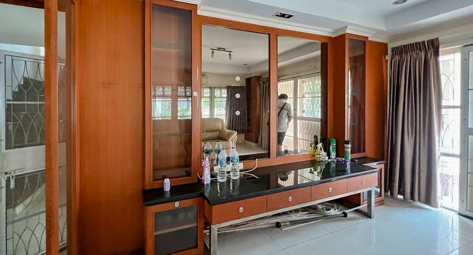 For sale 5 bedrooms house in Bang Phli, Samut Prakan