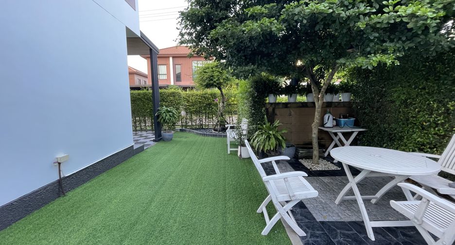 For sale 3 bedrooms house in Khlong Sam Wa, Bangkok