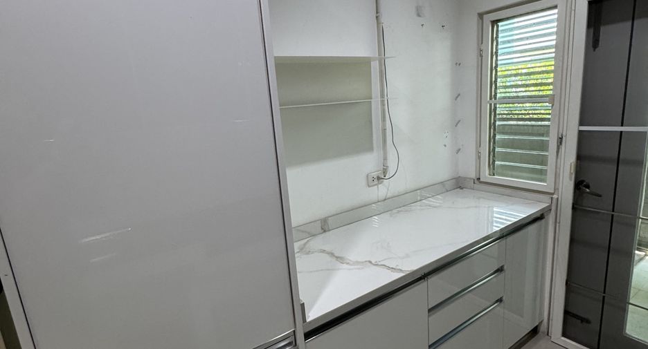 For sale 4 bedrooms house in Bang Yai, Nonthaburi