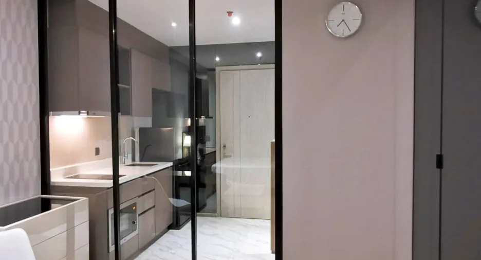 Condo en venta y en alquiler de estudio en Watthana, Bangkok