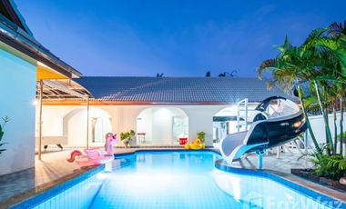 For rent 4 bedrooms villa in Bang Lamung, Chonburi