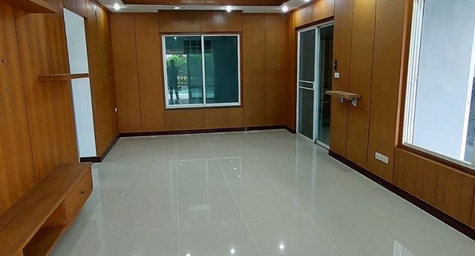 For sale 3 bedrooms house in Khlong Luang, Pathum Thani