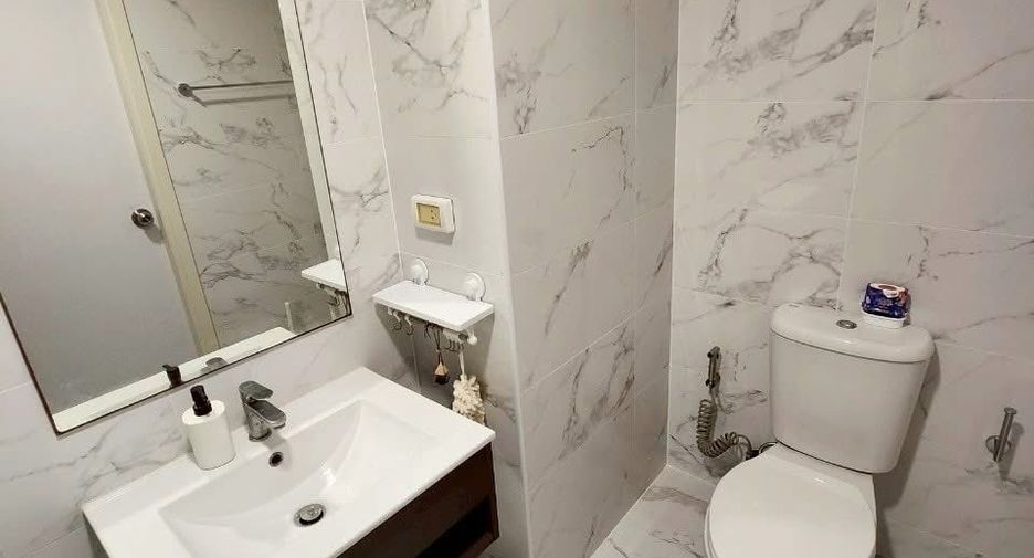 For sale 1 bed condo in Huai Khwang, Bangkok