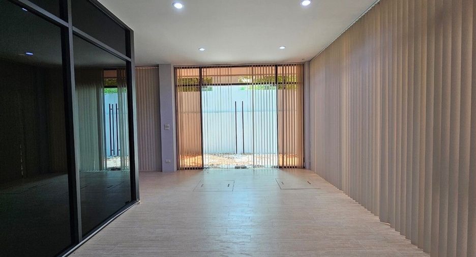 For sale そして for rent 7 ベッドルーム townhouse in Yan Nawa, Bangkok