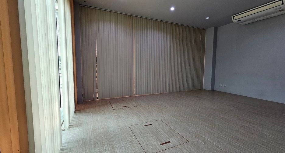 For sale そして for rent 7 ベッドルーム townhouse in Yan Nawa, Bangkok