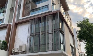 For sale and for rent 7 bedrooms townhouse in Yan Nawa, Bangkok