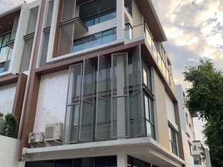 For sale and for rent 7 bedrooms townhouse in Yan Nawa, Bangkok