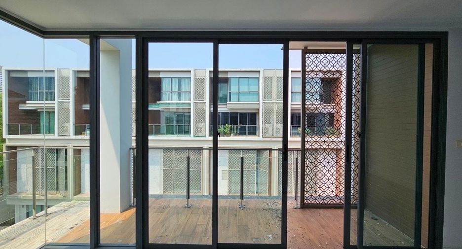 For sale そして for rent 7 ベッドルーム townhouse in Yan Nawa, Bangkok