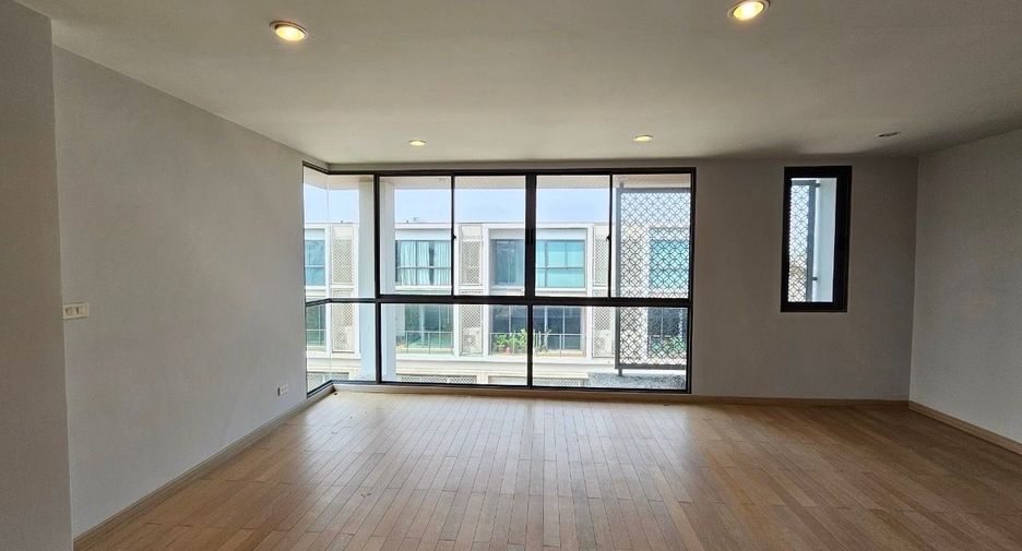 For sale そして for rent 7 ベッドルーム townhouse in Yan Nawa, Bangkok