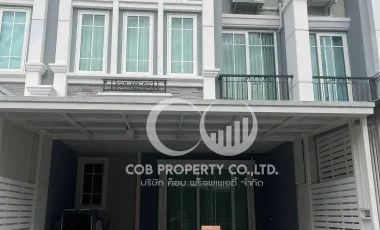 À vendre 4 chambres maison de ville à Mueang Samut Prakan, Samut Prakan
