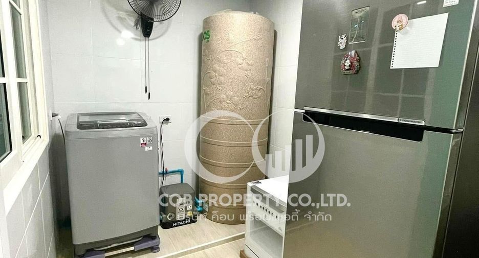 For sale 4 bedrooms townhouse in Mueang Samut Prakan, Samut Prakan