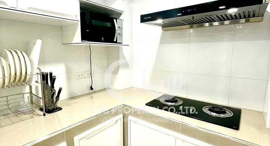 For sale 4 bedrooms townhouse in Mueang Samut Prakan, Samut Prakan