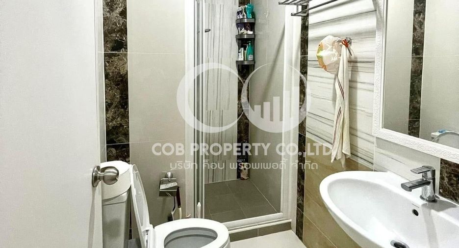 For sale 4 bedrooms townhouse in Mueang Samut Prakan, Samut Prakan