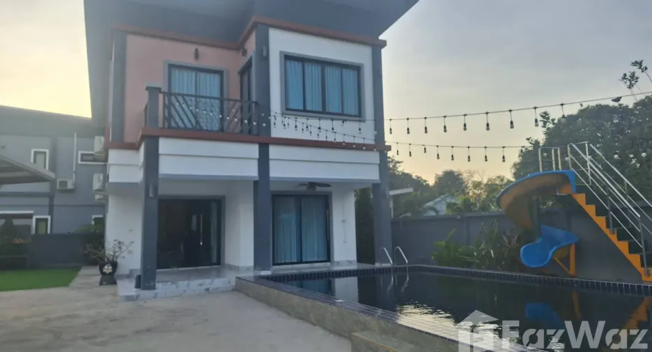 Villa en alquiler de 4 habitaciones en Bang Lamung, Chonburi
