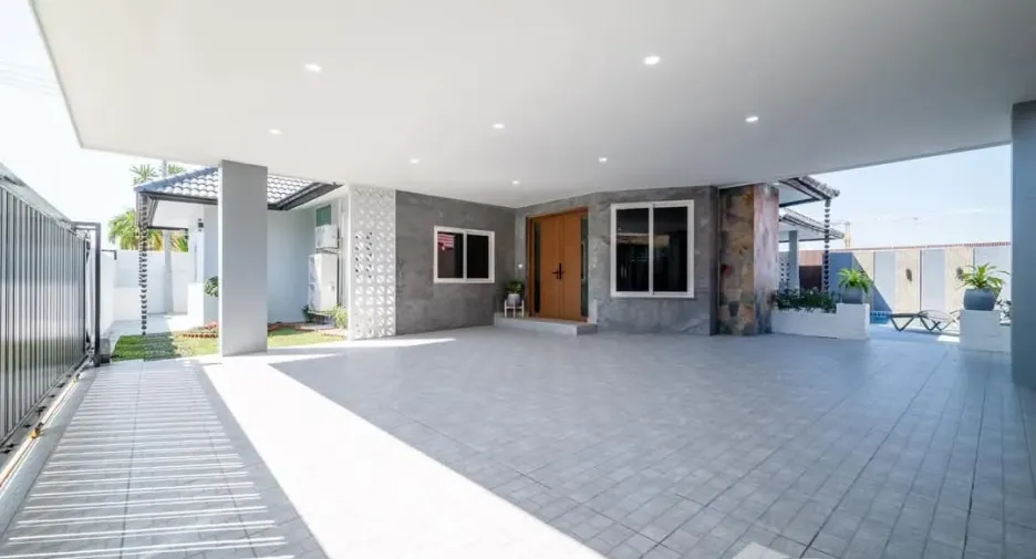 For sale 4 bedrooms villa in Bang Lamung, Chonburi