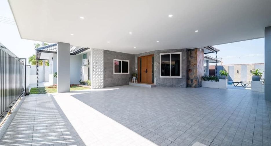 For sale 4 bedrooms villa in Bang Lamung, Chonburi