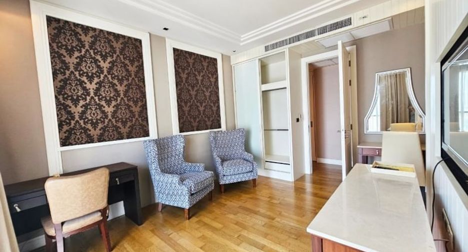 For sale and for rent 3 bedrooms condo in Khlong Toei, Bangkok