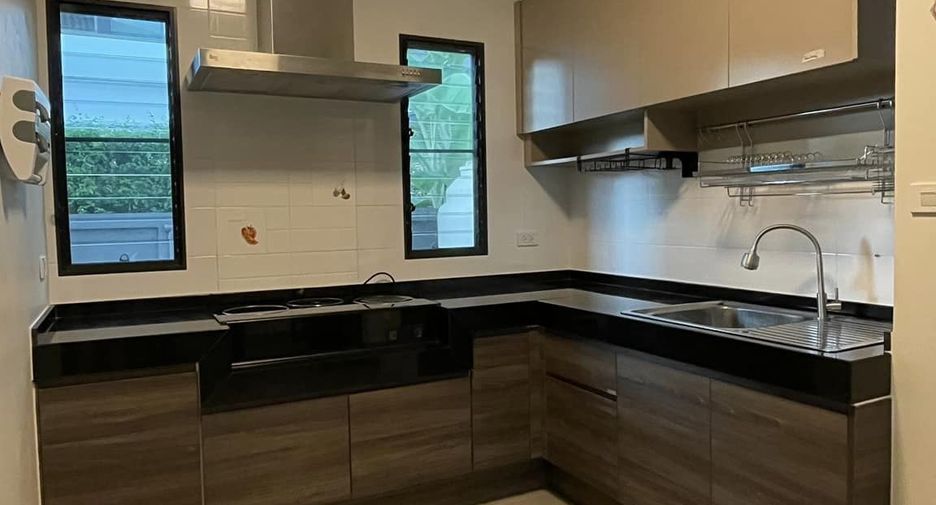 For sale 4 bedrooms house in Bang Phli, Samut Prakan