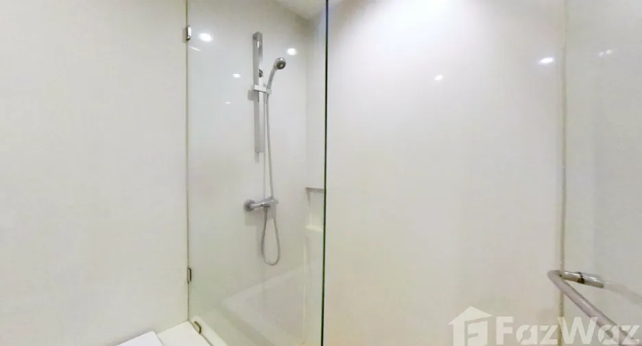 Condo en venta y en alquiler de 3 habitaciones en Watthana, Bangkok