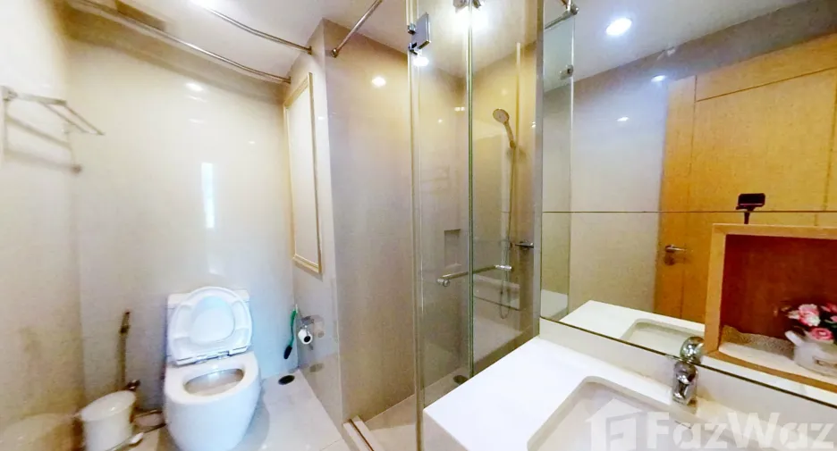 Condo en venta y en alquiler de 3 habitaciones en Watthana, Bangkok