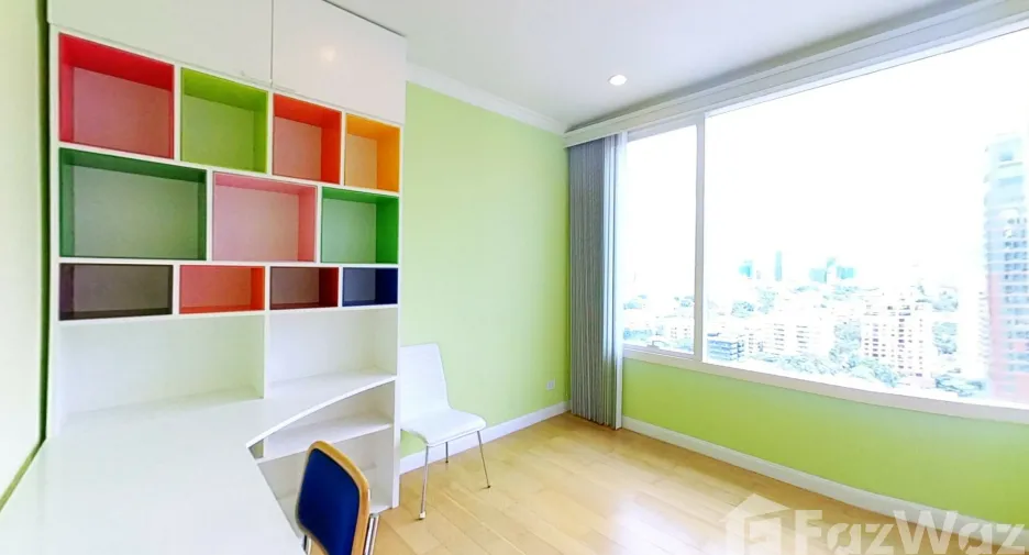 Condo en venta y en alquiler de 3 habitaciones en Watthana, Bangkok