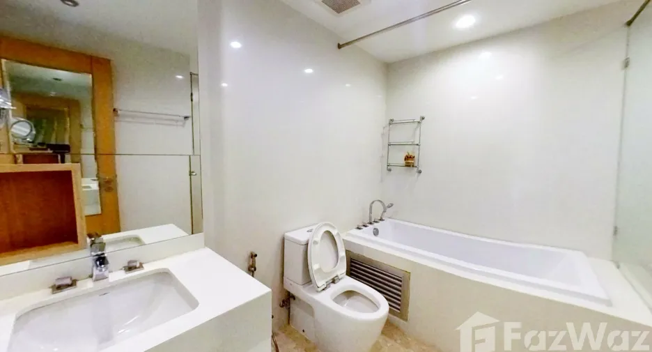 Condo en venta y en alquiler de 3 habitaciones en Watthana, Bangkok