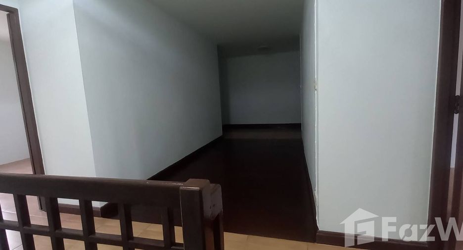 Аренда 4 спальни таунхаус в Mueang Nonthaburi, Нонтабури