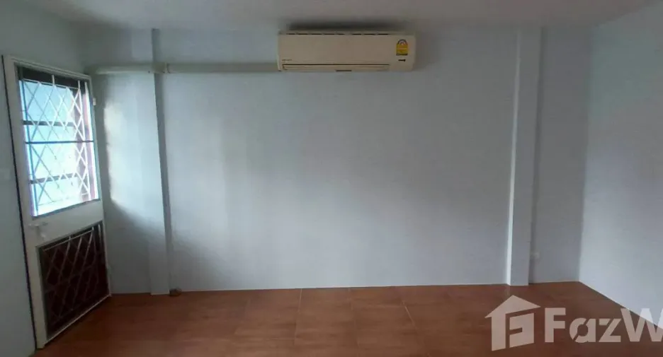 Аренда 4 спальни таунхаус в Mueang Nonthaburi, Нонтабури
