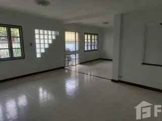 出租 4 卧室 联排别墅 在 Mueang Nonthaburi, Nonthaburi