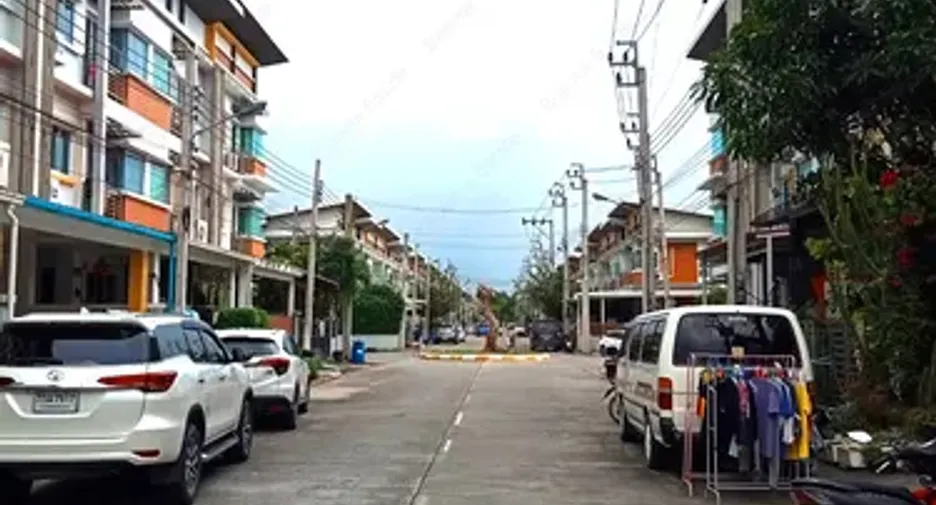 出售 3 卧室 联排别墅 在 Lat Krabang, 曼谷