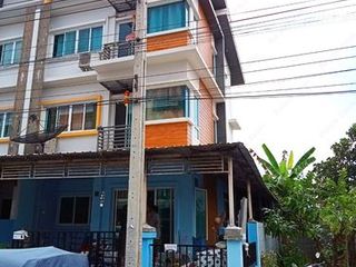 Casa adosada en venta de 3 habitaciones en Lat Krabang, Bangkok