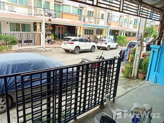 Casa adosada en venta de 3 habitaciones en Lat Krabang, Bangkok