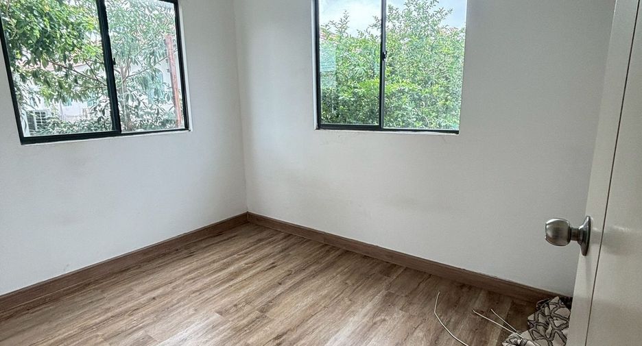 For rent 3 bedrooms townhouse in Sam Phran, Nakhon Pathom